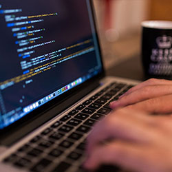 我越想越不对，我以为找到了爱游戏，结果被带去伪装官网